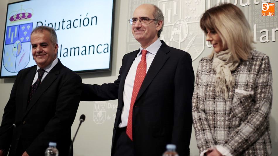 	Presentación del Código Ético de la Diputación de Salamanca con su presidente, Javier Iglesias, en el centro / Foto de Alejandro López