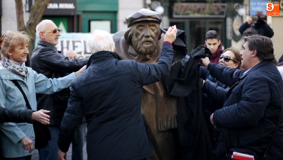 	Inauguración de la estatua de Adares en la plaza del Corrillo / Foto de Alejandro López