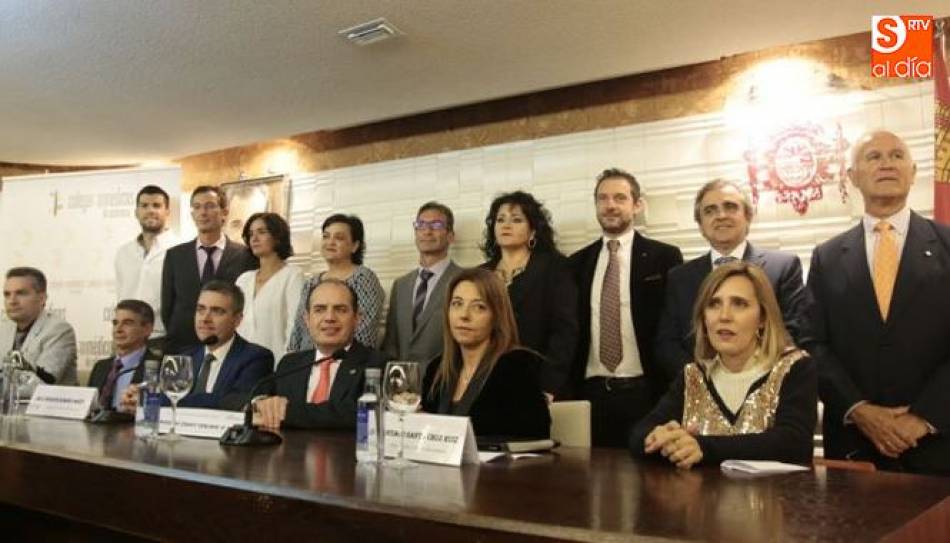 Nueva directiva del Colegio de Médicos, encabezada por Santiago Santa Cruz / Foto de Alejandro López