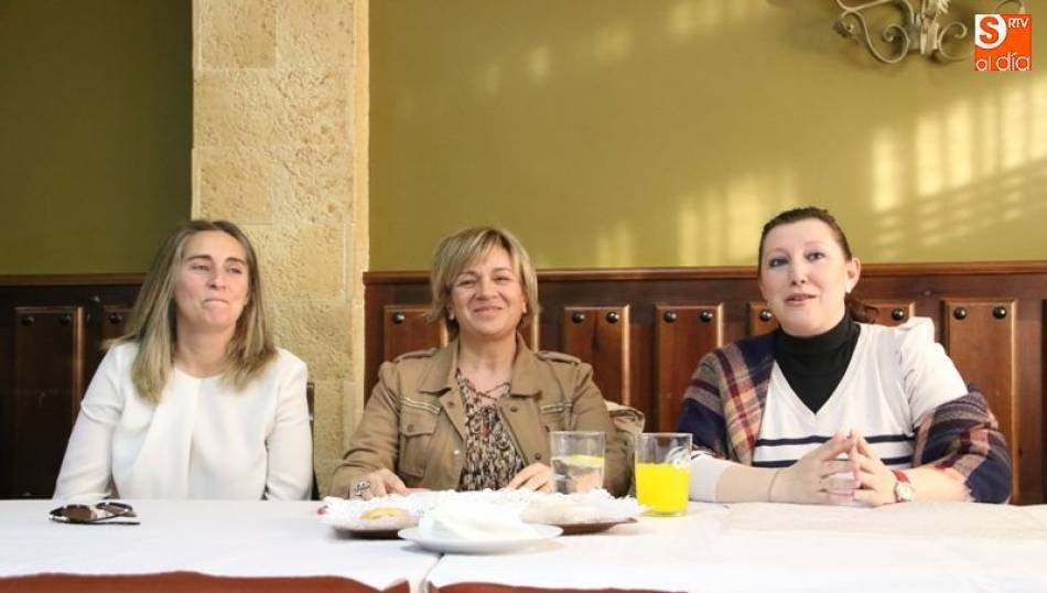 Elena Diego, en una charla en Alba de Tormes.