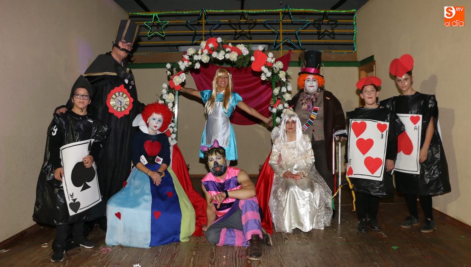 Los integrantes de Vitiriteros se caracterizaron de los personajes más famosos del cuento de Charles Lutwidge Dodgson