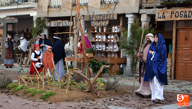 Cientos de personas abarrotaron Santiago de la Puebla para disfrutar con su gran Belén viviente