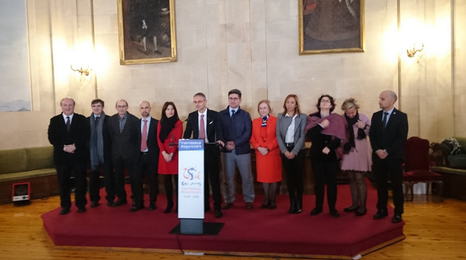 El rector de la Universidad de Salamanca junto a su equipo de vicerrectores