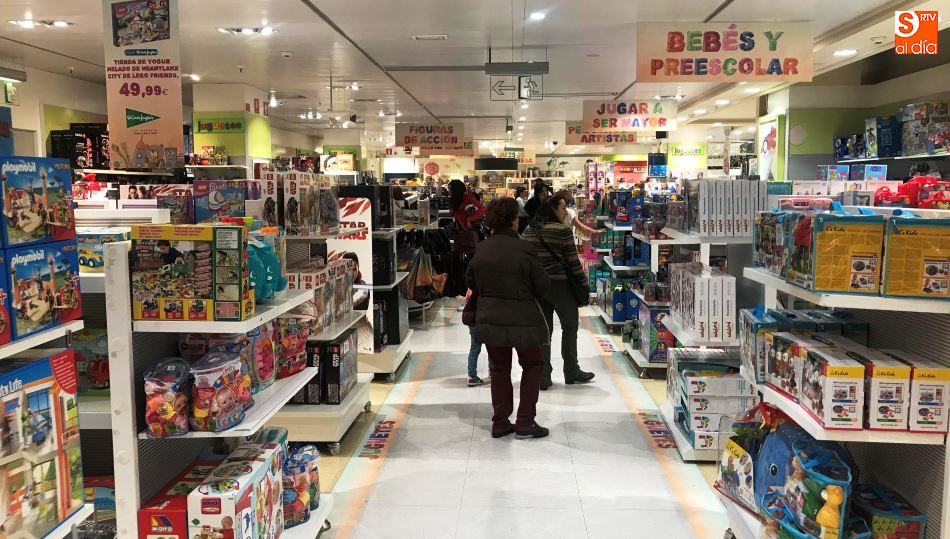 Uno de los pasillos de la juguetería de El Corte Inglés