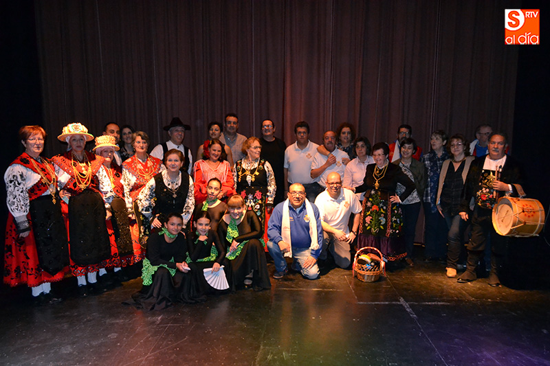 Ocho grupos y artistas participaban este martes en el Festival solidario Sonrisas y Regalos