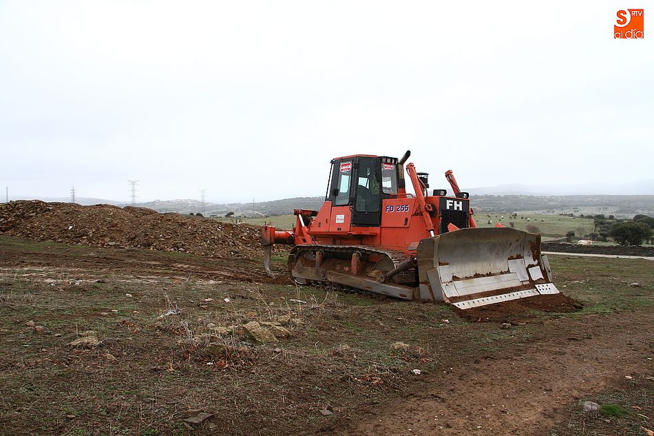 Las máquinas ya trabajan en la preparación del terreno para la urbanización en el polígono S3.12