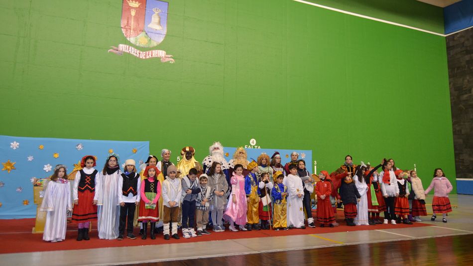 La lluvia traslada el recibimiento de los Reyes Magos a la nave municipal de Villares  