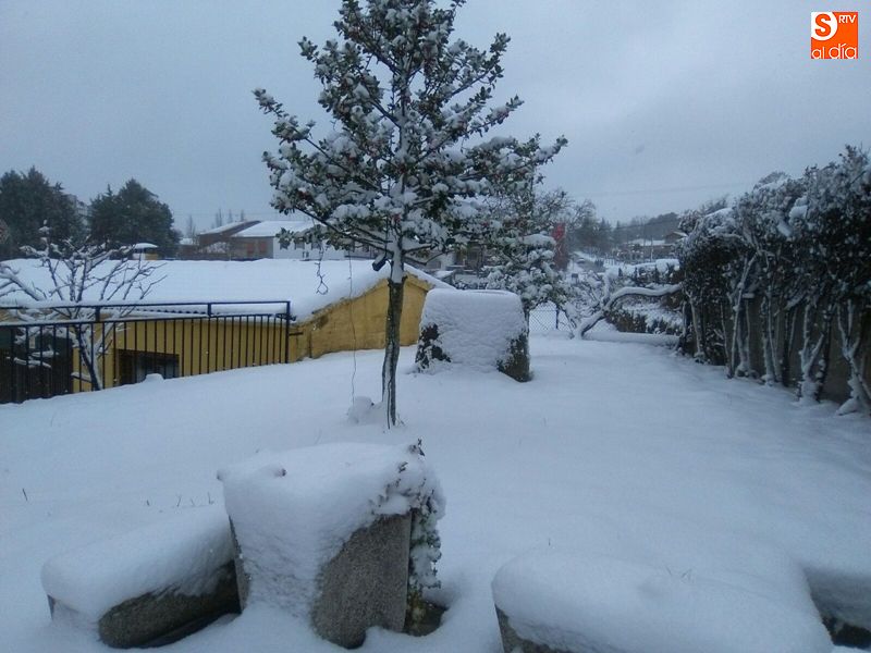 Más de una decena de autobuses y camiones retenidos en la salida sur de Guijuelo a la A-66
