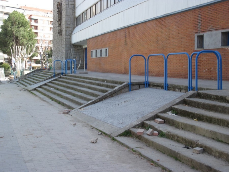 Exterior del pabellón de La Alamedilla