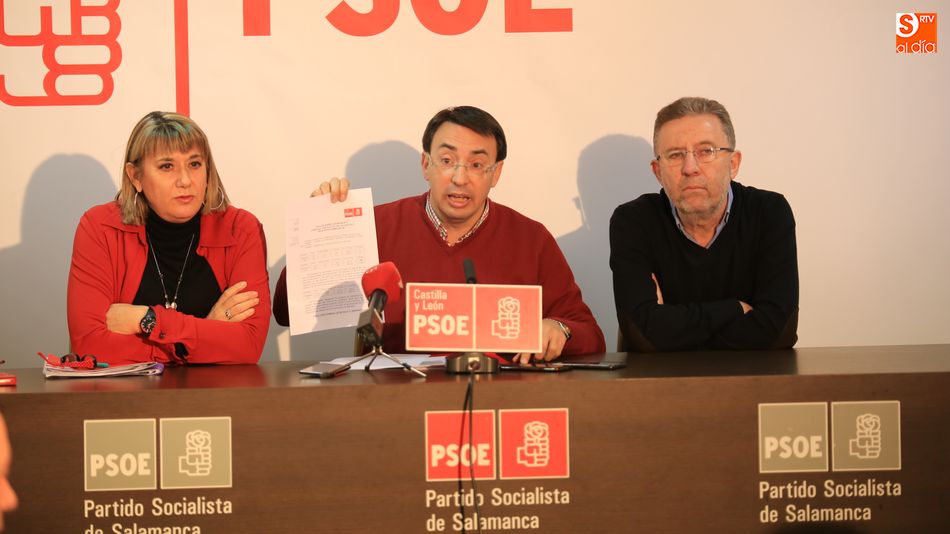 María García, Fernando Pablos y Fidel Francés, en la sede del PSOE. Foto: Alberto Martín