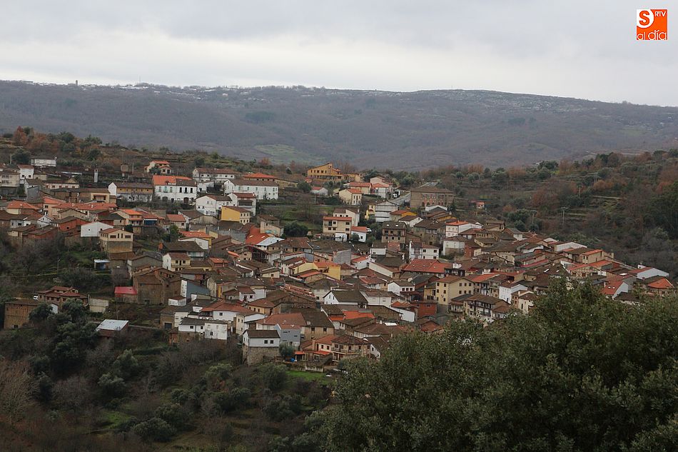 San Esteban de la Sierra en la tarde de ayer bajo la lluvia