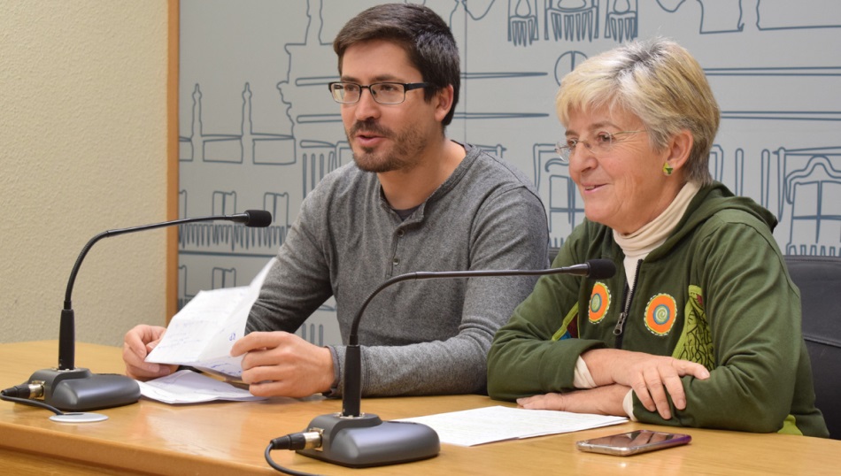 Los concejales Gabriel de la Mora y Pilar Moreno