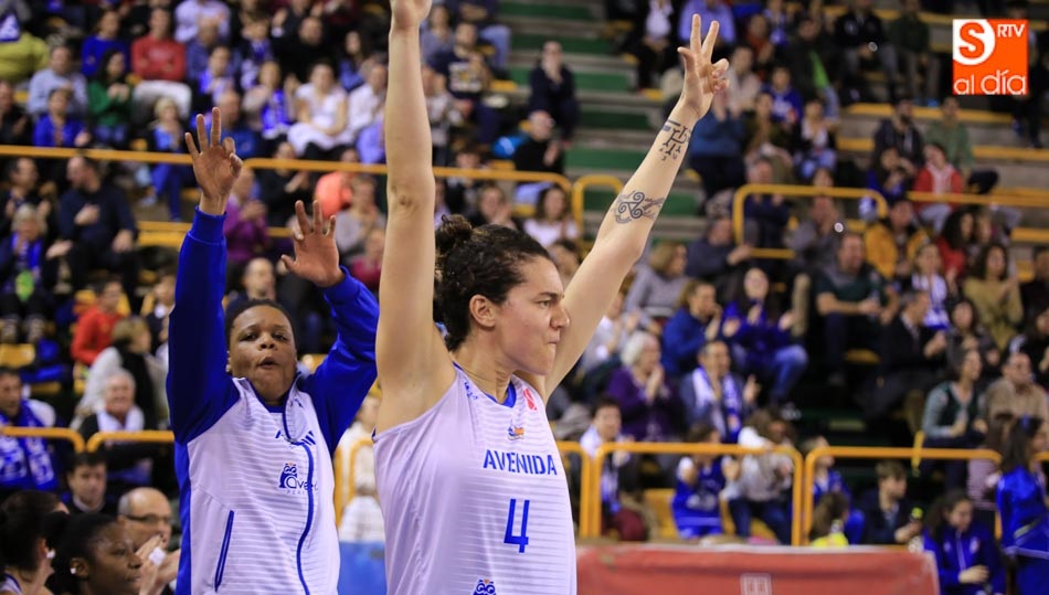 Laura Nicholls celebra una canasta el pasado miércoles en el partido frente a Fenerbahce. Foto: Alberto Martín