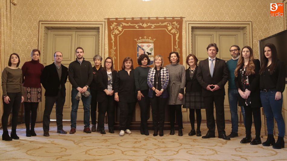 La concejala de Familia e Igualdad de Oportunidades, Cristina Klimowitz, con representantes de asociaciones de mediación / Foto de Alejandro López