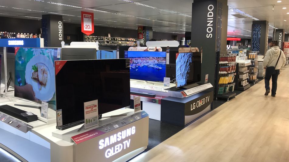 Sección de electrónica del centro comercial.