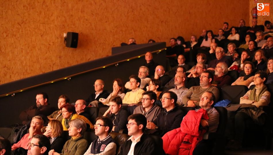 Imagen del numeroso público asistente al acto. Fotos: Alberto Martín