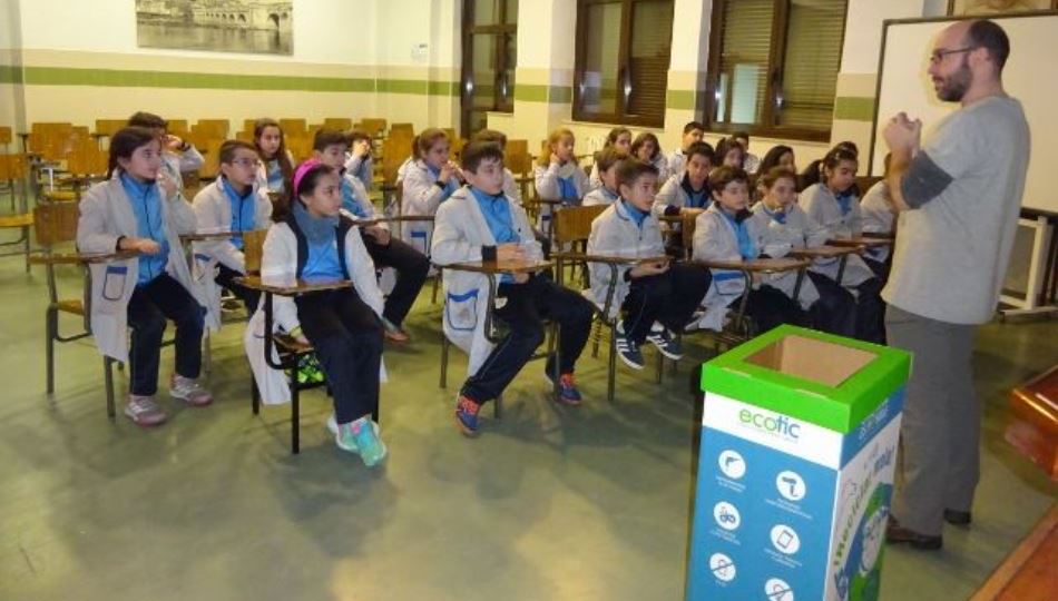 Taller de reciclaje en el colegio San Juan Bosco