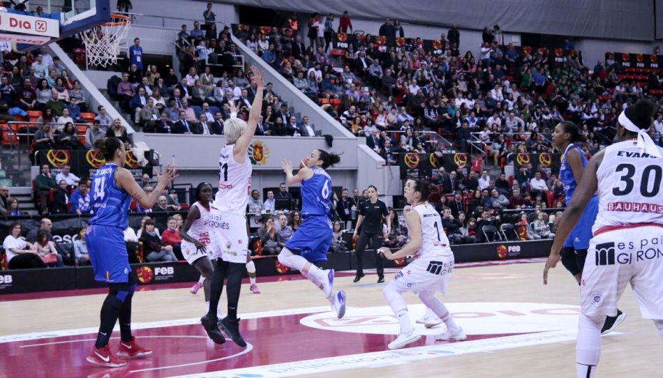 Final de la Copa de la Reina en Zaragoza entre Avenida y Gerona