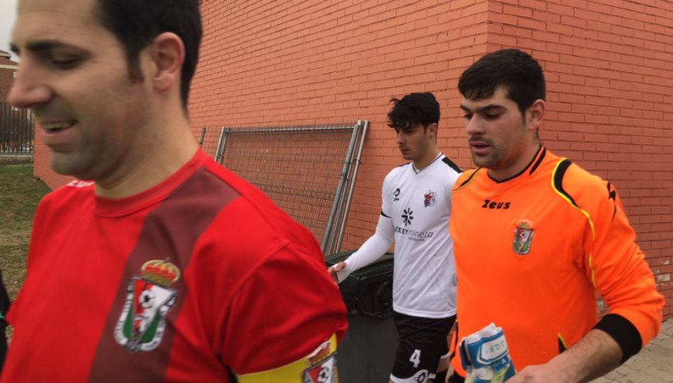 Salida de los jugadores del Real Burgos y el Salmantino UDS