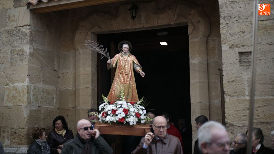Salida de la procesión de San Vicente de la iglesia de Cabrerizos. Foto: Alejandro Lópezo