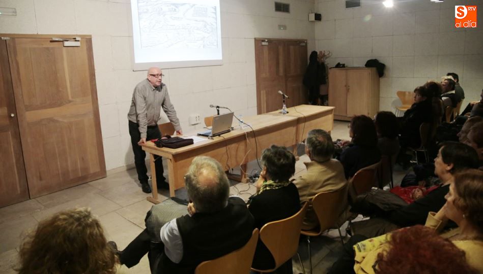 Un momento de la charla que se ofreció este lunes en la Casa de las Conchas