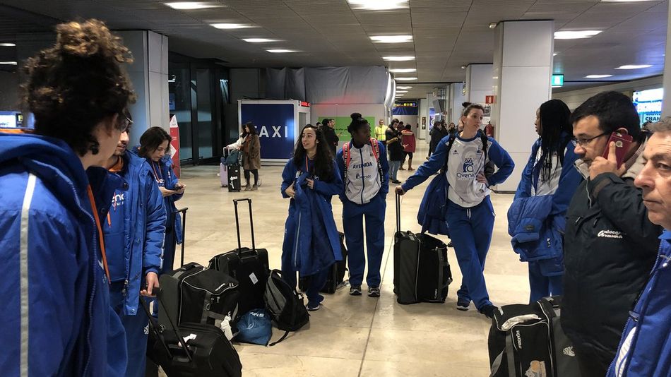 Jugadoras del Avenida, resignadas, al conocer la noticia del corte de la autovía