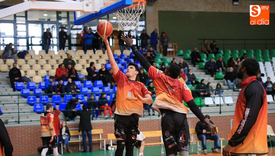 Jugadores de Aquimisa, durante el calentamiento previo a un partido.