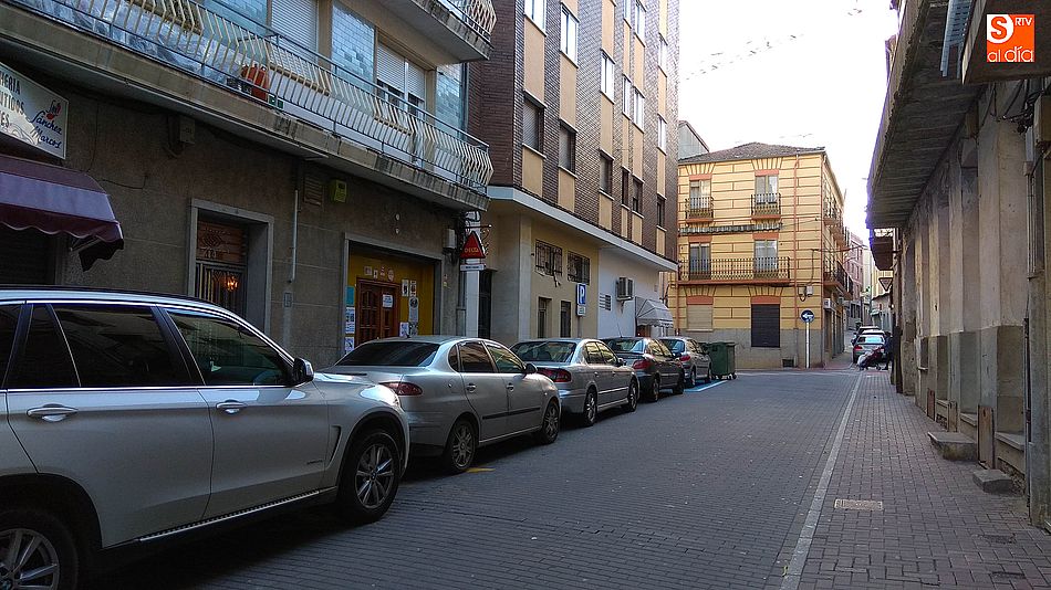 Calle Abajo, justo el lugar donde sustrajeron uno de los dos coches esta mañana en Guijuelo.
