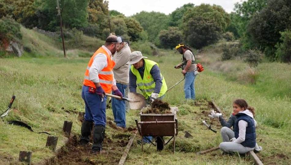 La Asociación Tod@vía regresa al trabajo de campo en torno a la línea férrea del Duero, ahora en Portugal