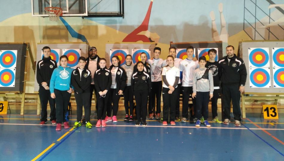 Foto familiar de los participantes del Club La Flecha en el Campeonato Regional