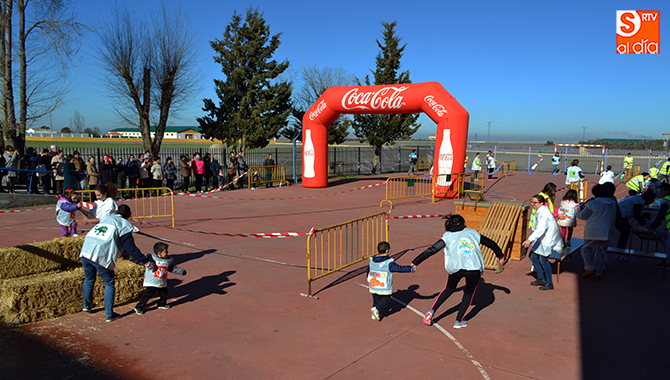 El CEIP Severiano Montero celebraba este martes la V  Fantastic Seve Color Race en favor de Save the Children
