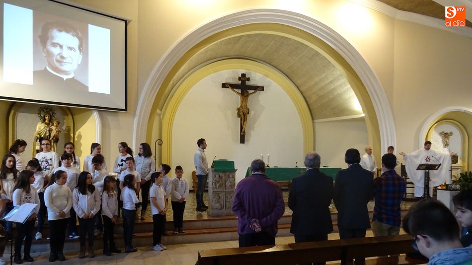 Un momento de la eucaristía celebrada en la iglesia de Pizarrales