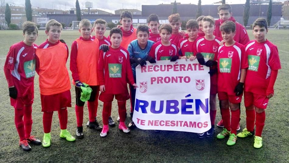 Compañeros de Rubén en el CD Navega mostrando su apoyo a Rubén