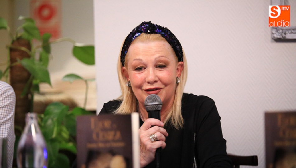 Isaura Díez, durante la presentación de un libro.
