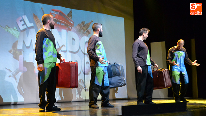 Spasmo Teatro llenaba este viernes el teatro del CDS con su obra El mundo lirondo