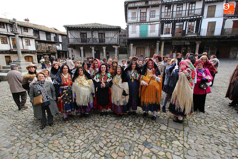 Las Águedas toman el mando de La Alberca y lo festejan en la plaza Mayor