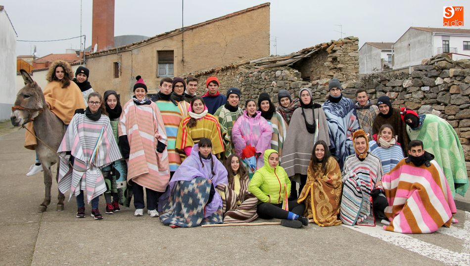 Cerca de una treintena de mozos y mozas celebraron su llamada a filas en Vitigudino / MARIBEL SANCHEZ