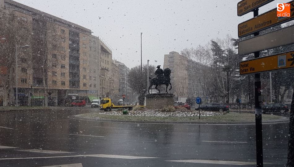 Copos de nieve en la plaza de España