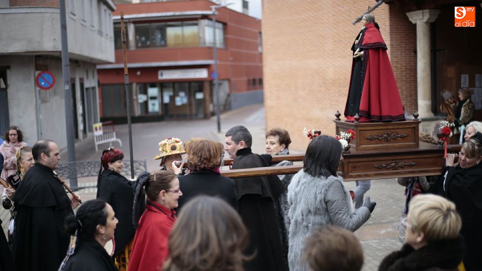 Procesión de Santa Águda a la salida de la iglesia. Foto: Alejandro López