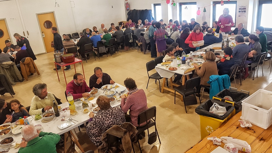 Comida de Santa Águeda a la que se han sumado todos los vecinos de Juzbado