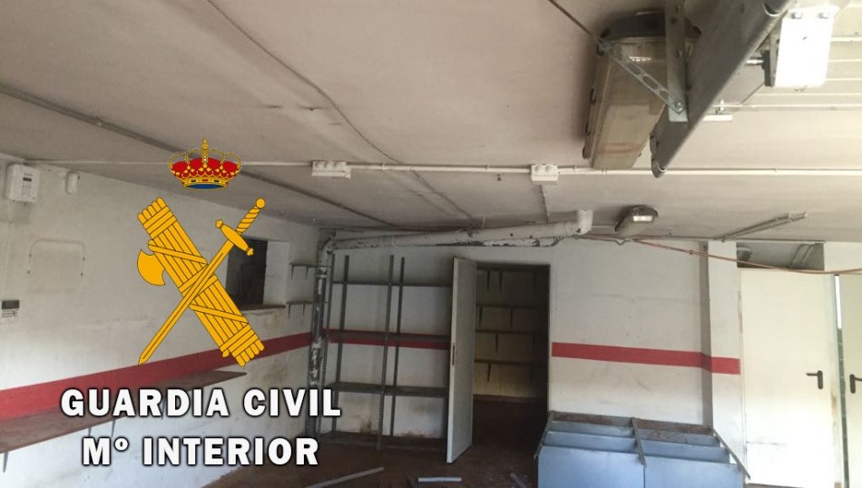 Estado de una de las habitaciones de la vivienda en la que actuaron los ladrones