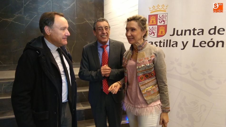La directora general de Telecomunicaciones, María Victoria Seco, junto al subdelegado del Gobierno y el delegado territorial de la Junta
