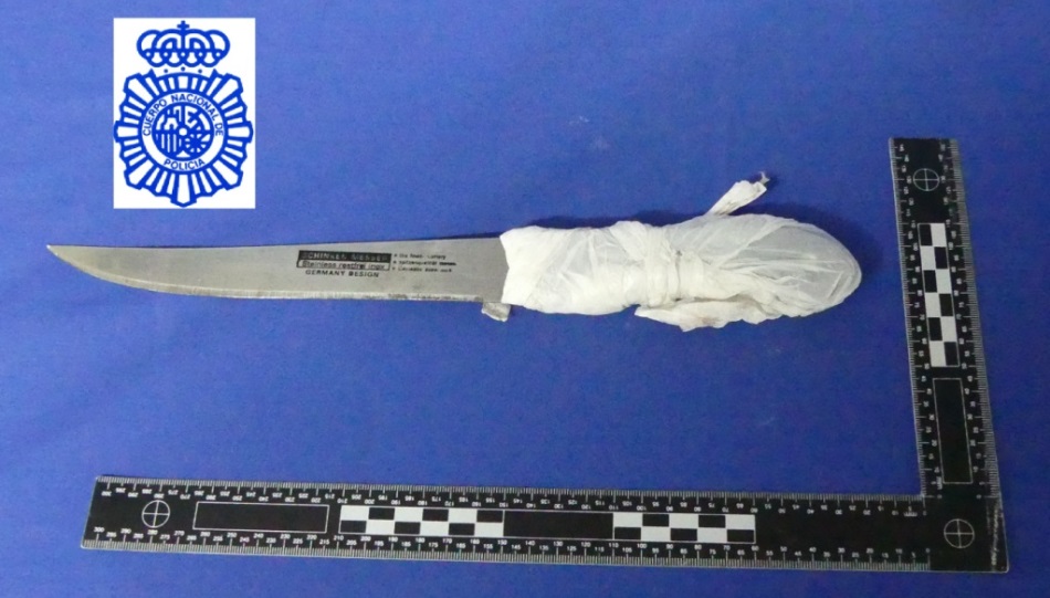 Cuchillo con el que el detenido amenazó al dueño del bar