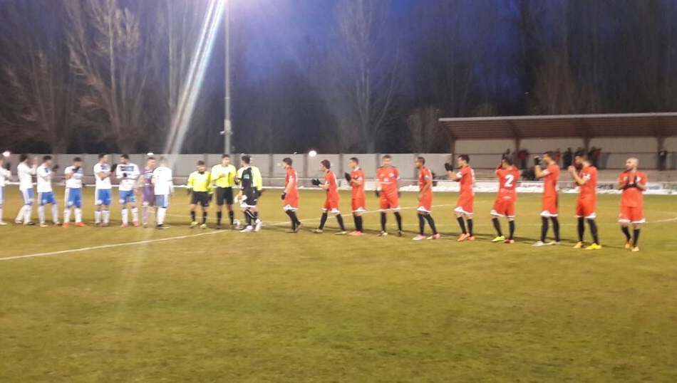 Saludo inicial entre ambos conjuntos.