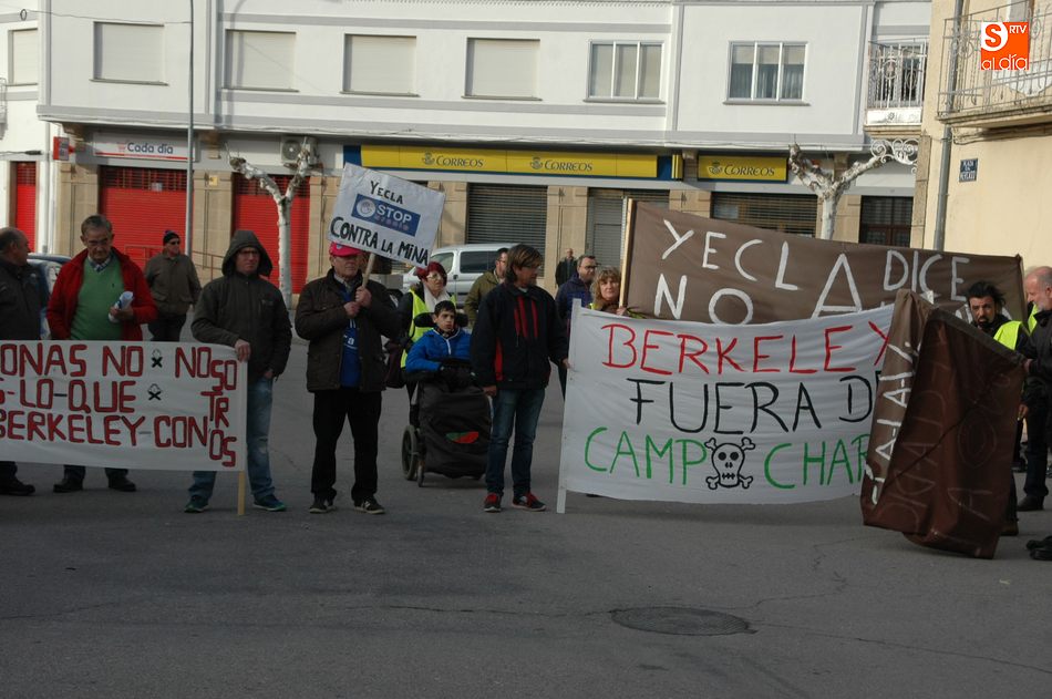 Manifestantes en Lumbrales durante la protesta que tuvo lugar en enero / SILVESTRE