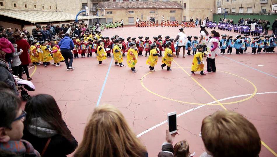 Carnaval en el patio del colegio San Juan Bosco / Foto de Alejandro López