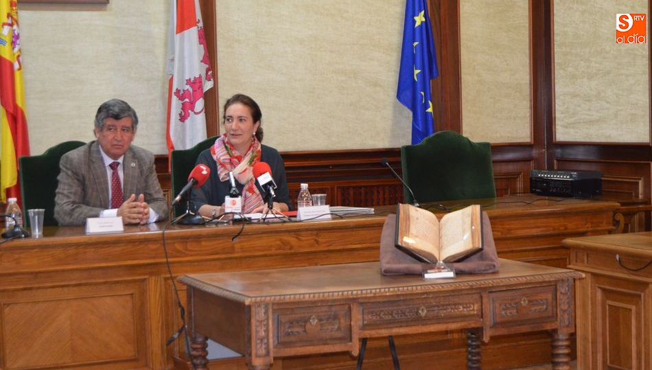 La consejera de Cultura y Turismo, Josefa García Cirac, en una visita al Ayuntamiento de Béjar / FOTOS: A. VICENTE
