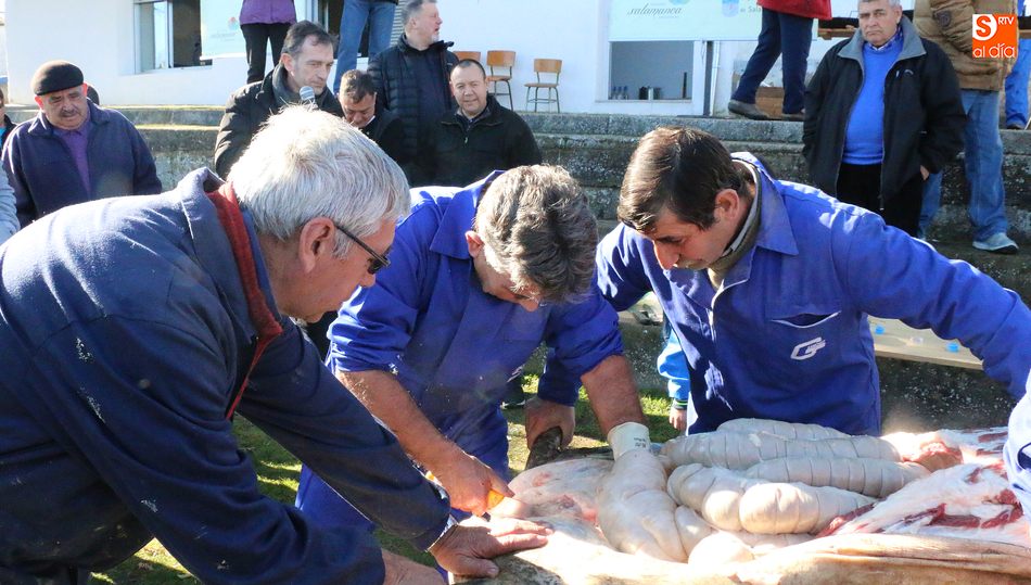 El matancero realizó paso por paso auxiliado por varios colaboradores / CORRAL