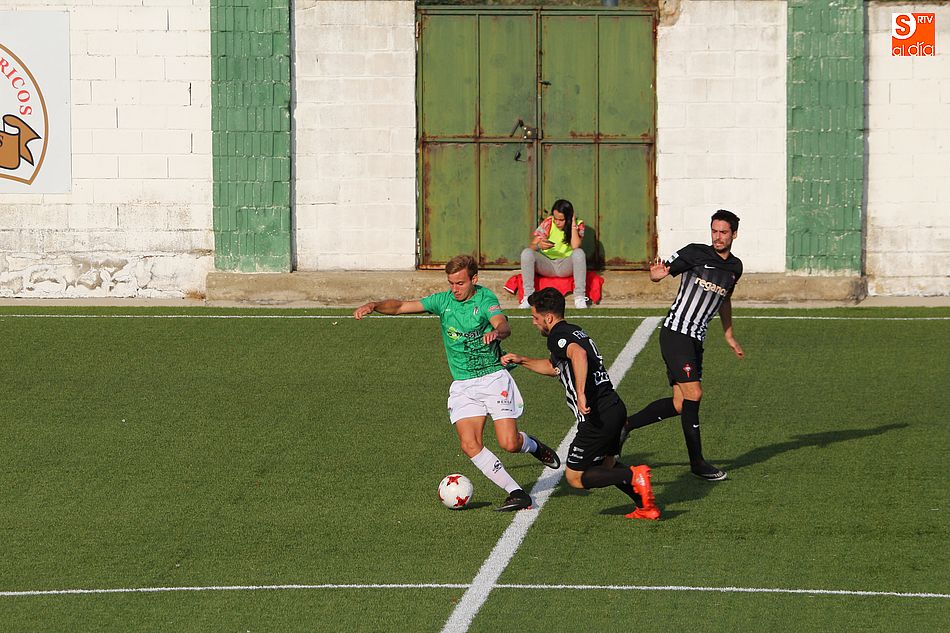Carmona, en la imagen en el partido de la primera vuelta ante el Racing de Ferrol, marcó el segundo tanto.