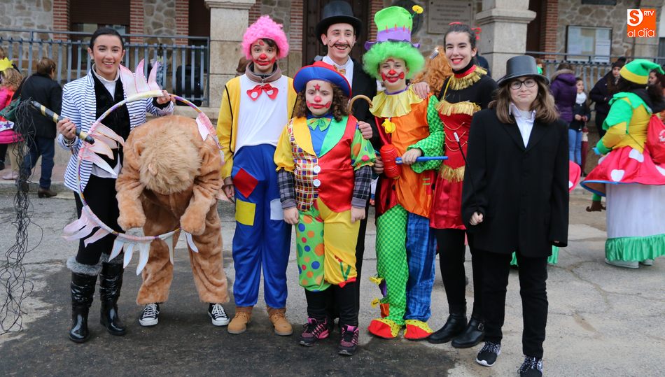 Tampoco faltó el circo entre los disfraces